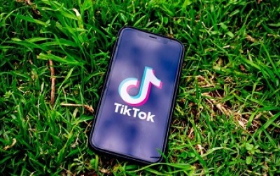 How to Write Viral TikTok Video Descriptions with Tomco AI